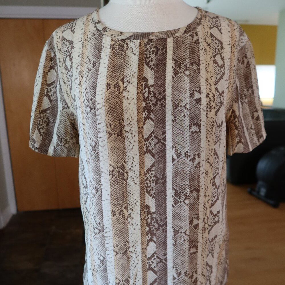 $225 Equipment snakeskin print 100% silk short sleeve shirt top XS beige/brown